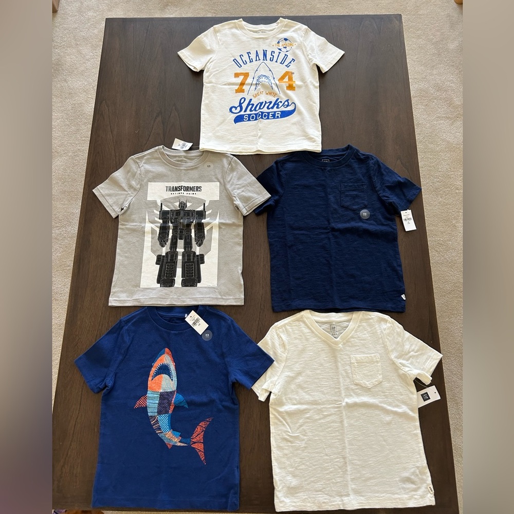 New Gap boys short sleeve tees. Size XS (4-5)